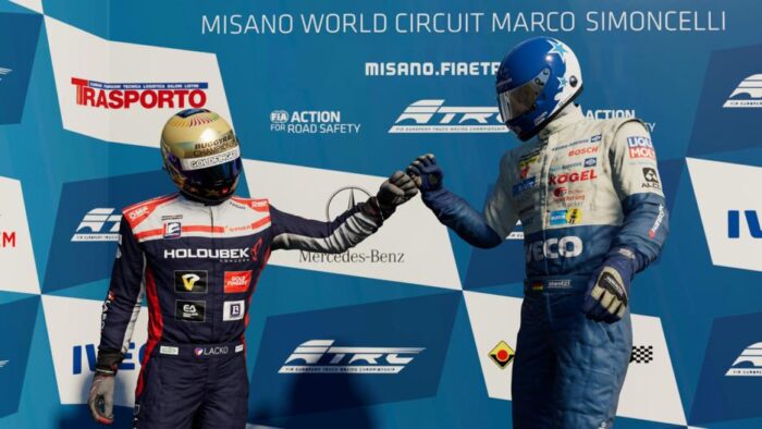 European Truck Racing Championship + Bonus OMAGGIO! (PS4) - immagine 2