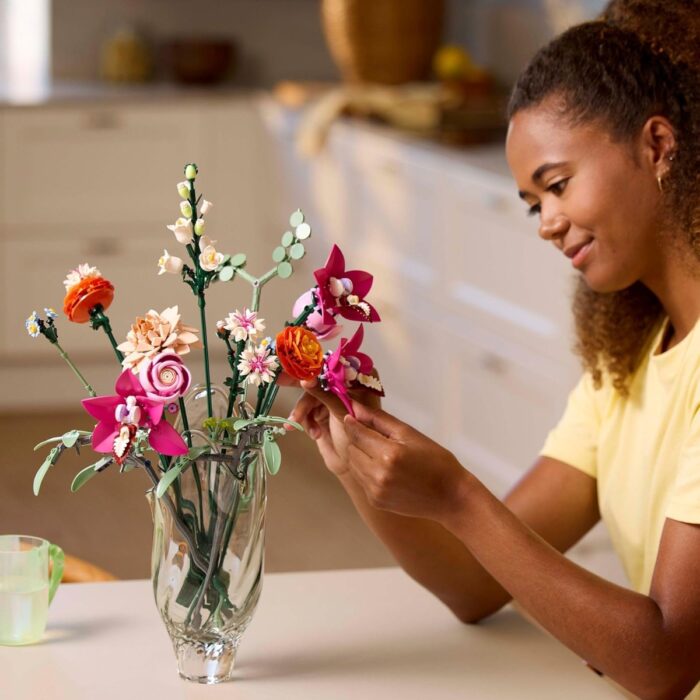 LEGO Botanicals Bouquet di Fiori Rosa - 10342 - immagine 2