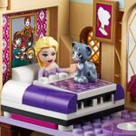 LEGO Disney Frozen 2 - Il Villaggio del Castello di Arendelle - 41167 - immagine 4