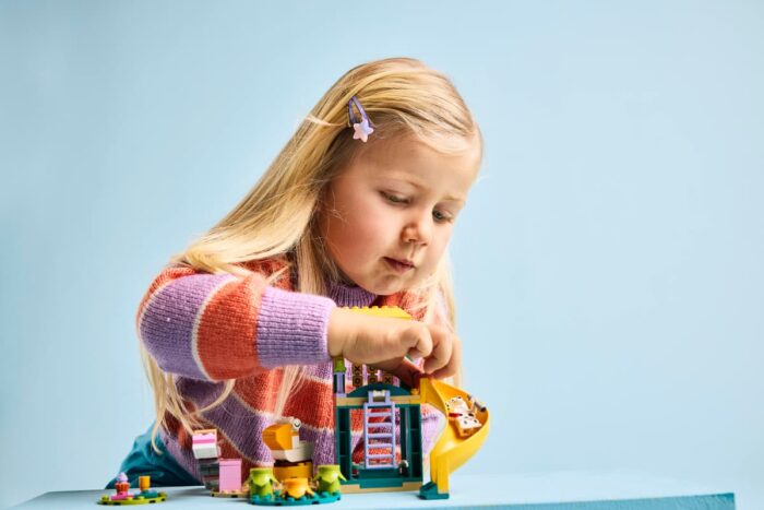 LEGO Bluey - Divertimento al Parco Giochi di Bluey e Chloe – 11201 - immagine 7